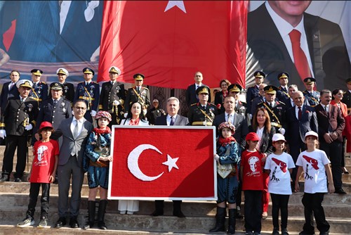 Cumhuriyetimizin 101. Yılı, İzmir’de Büyük Coşkuyla Kutlandı